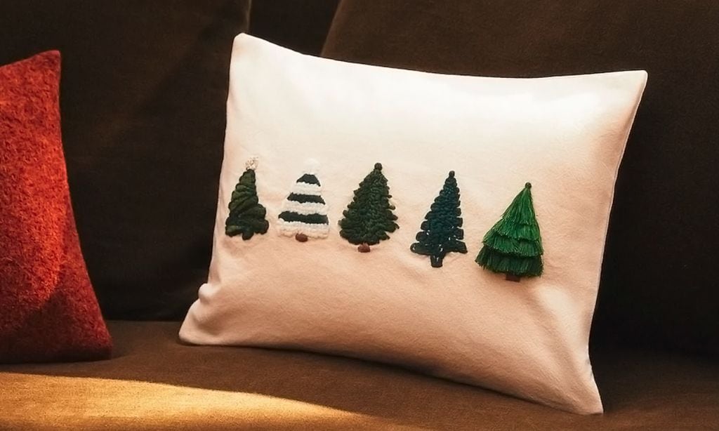 Los cojines de Navidad más bonitos y especiales para decorar tu casa