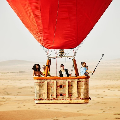 Viaje organizado en globo por el desierto