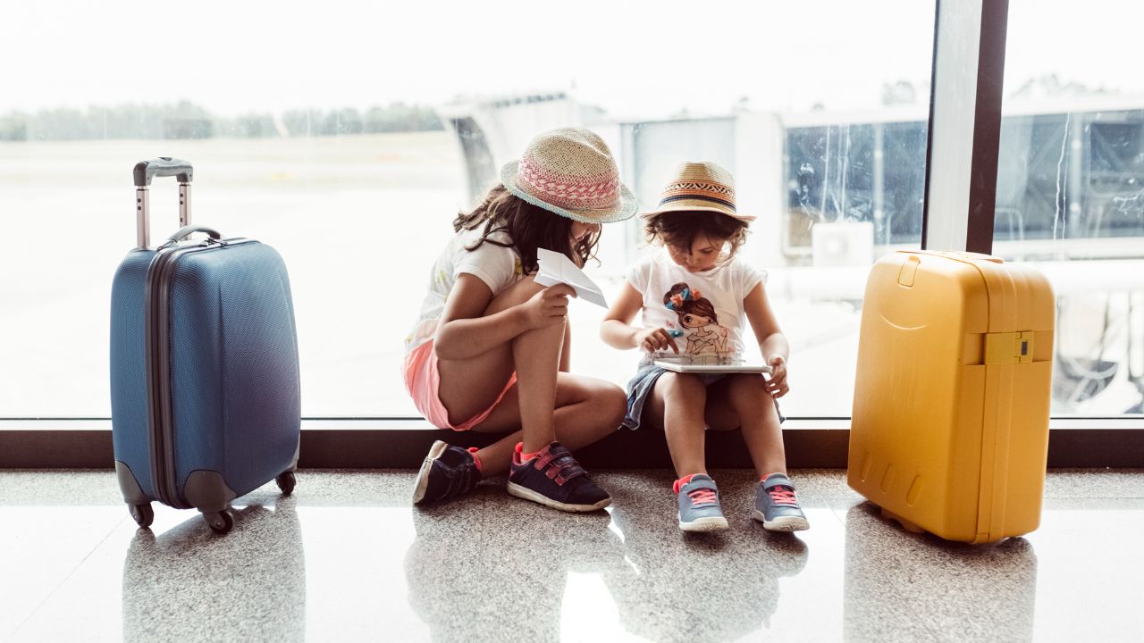 Hemos encontrado alguna de las maletas personalizadas para niños más divertidas para viajar
