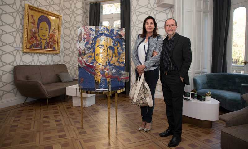 Carmen Martínez-Bordiú ejerce de madrina de honor de la exposición del artista Urbano Galindo