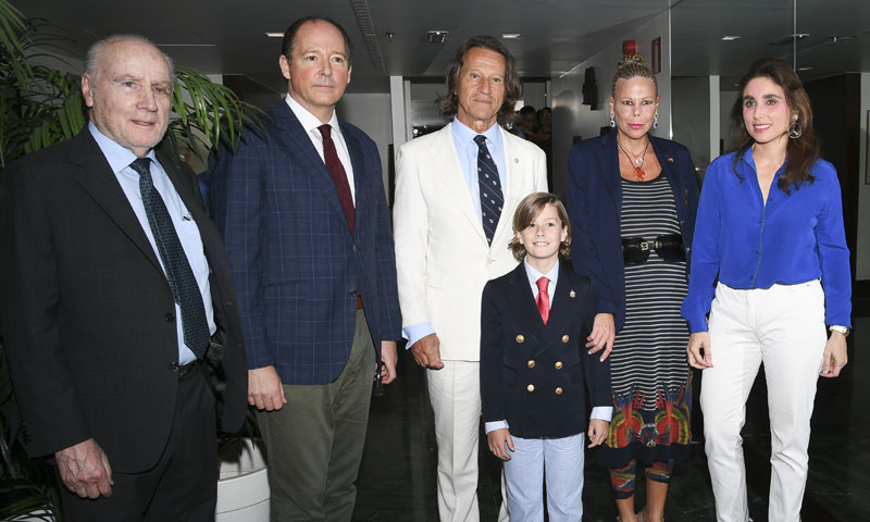 Kitín Muñoz celebra, rodeado de su familia, sus 40 años como explorador