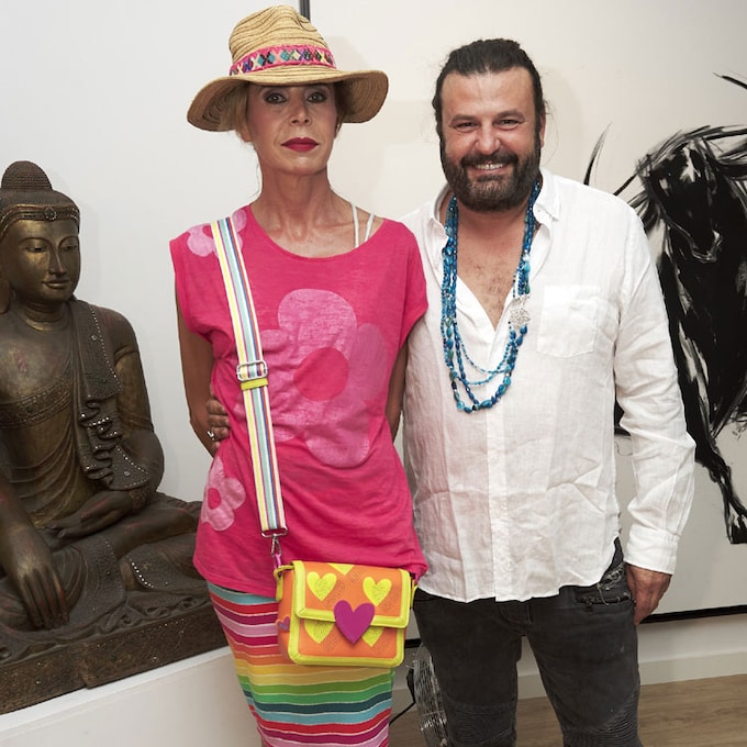  Adrien Brody y Ágatha Ruiz de la Prada arropan al artista Domingo Zapata en su esperado debut