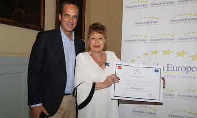 Gemma Cuervo recibe la 'Medalla Europea al Mérito en el trabajo'