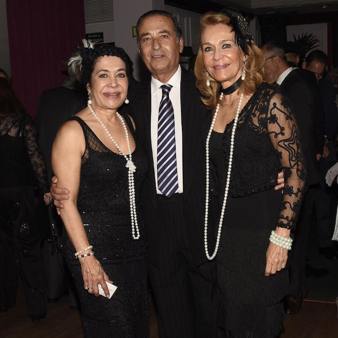 Carmen Lomana y Elena Tablada asisten a la fiesta de cumpleaños de la doctora Ana Vila Joya
