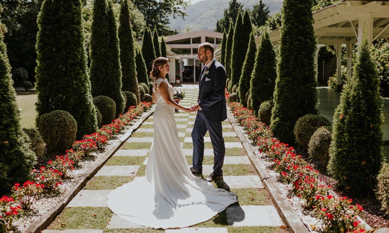 Ángela y Luis: una boda entre árboles centenarios