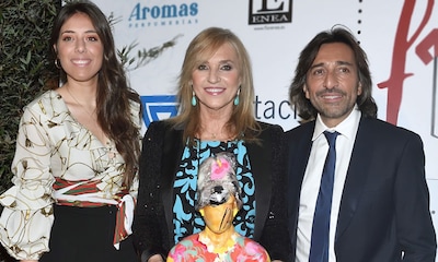 Mariola Orellana recibe un premio muy especial, arropada por su familia
