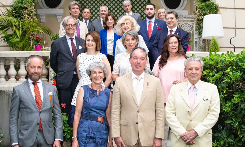El embajador belga abre las puertas de su residencia a nobles y diplomáticos