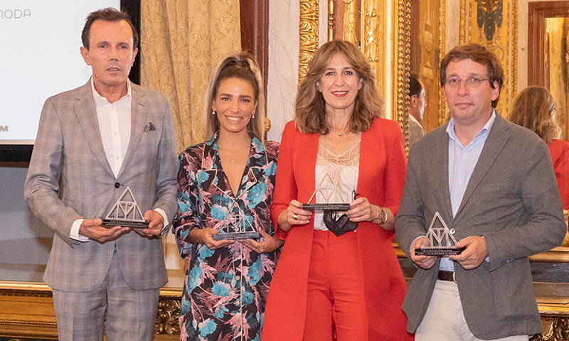 Flora González, premiada, junto a otras personalidades, por su compromiso con la moda