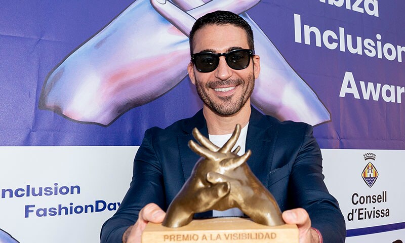 Miguel Ángel Silvestre recibe un premio muy especial en Ibiza
