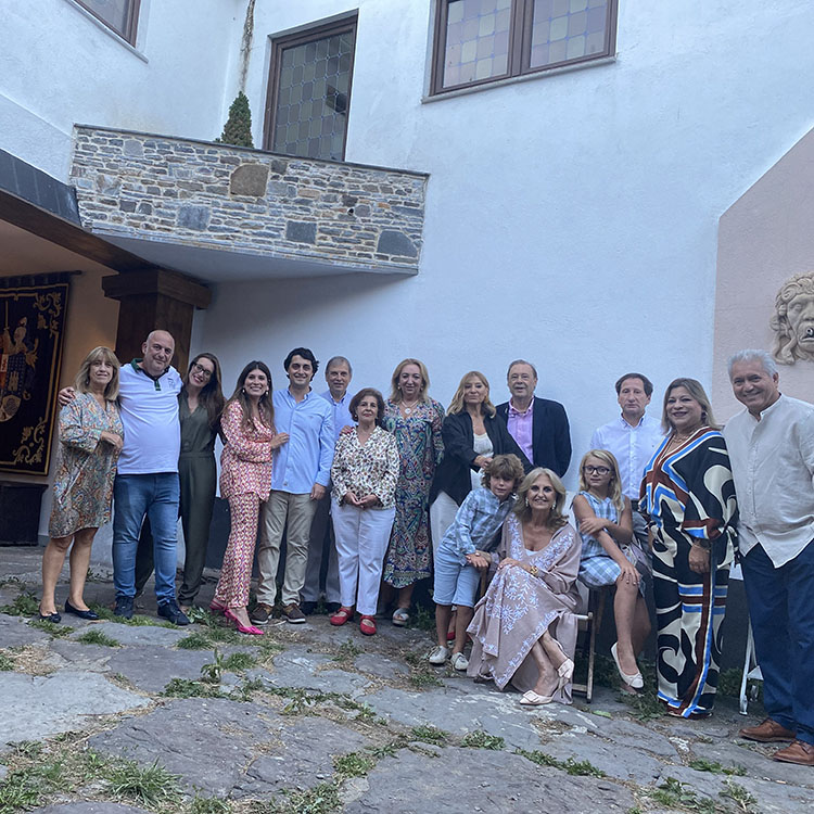 La emotiva reunión de la familia Gómez-Barthe para celebrar el 5º centenario de su Casa Gómez Buelta