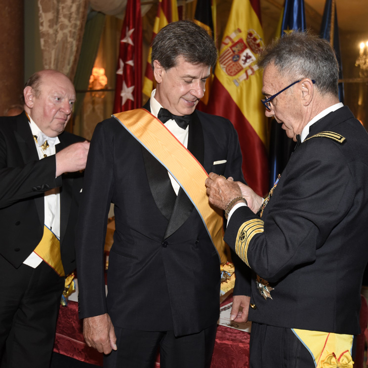 Cayetano Martínez de Irujo, condecorado por la Institución del Mérito Humanitario