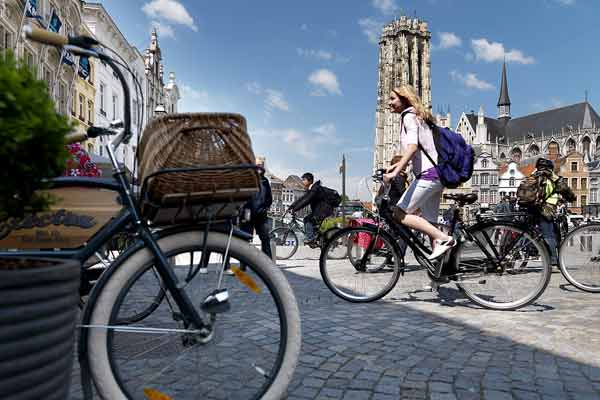 a_Bicycles-at-Grand-Place,-