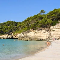 Menorca, de cala en cala por la isla tranquila