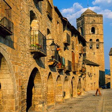 Otoño en Aínsa, un pueblo museo rodeado de naturaleza