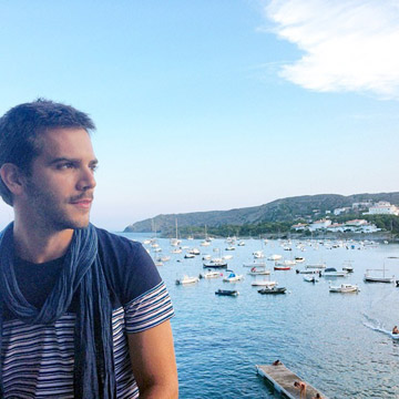 El romance de Marc Clotet y Cadaqués, esencia marinera en la Costa Brava