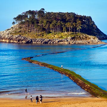 Por la costa vizcaína de las ballenas, porque ya apetecen los paseos junto al mar