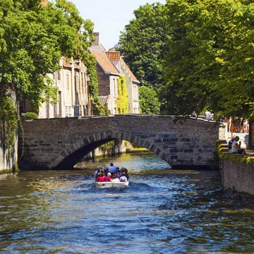 Doce ciudades con canales para recorrer en barco, otra forma de moverse por el mundo