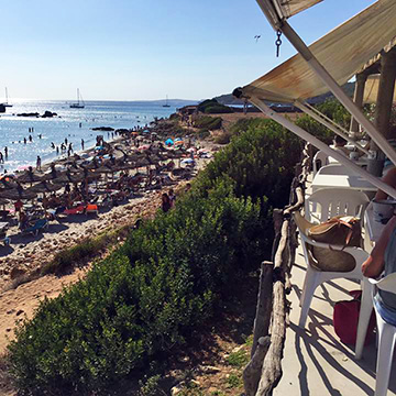 Siete chiringuitos de Menorca donde pasar las horas frente al mar