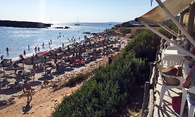 Siete chiringuitos de Menorca donde pasar las horas frente al mar