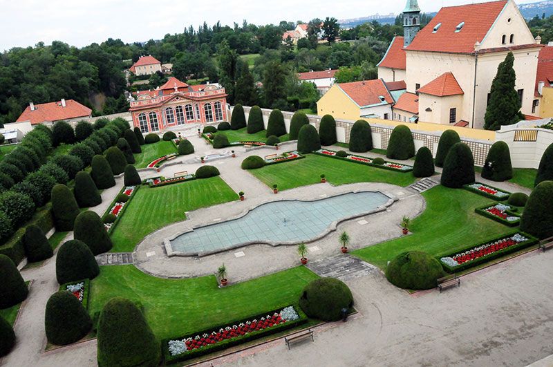 Jardines-del-Palacio-Cernin-praga