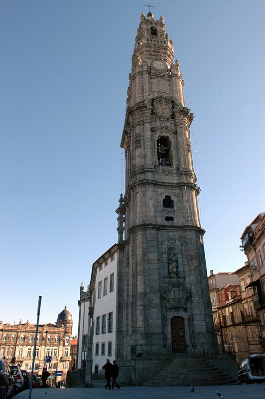 Torre-dos-Clerigos-oporto-portugal