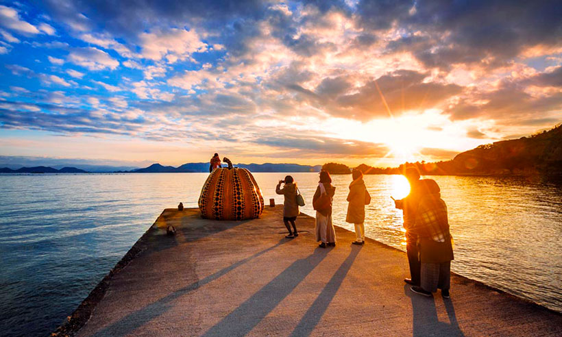 Naoshima, la isla japonesa de las calabazas gigantes