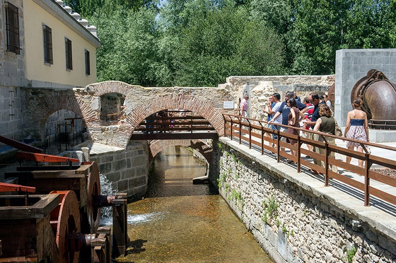 Segovia-Casa-de-Monenda-patio-de-canales