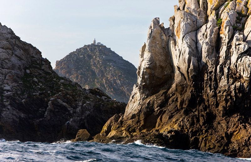 islas-cies-faro-desde-el-mar