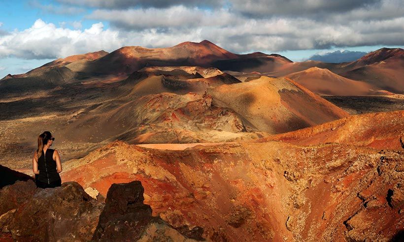 Timanfaya-Lanzarote-visitante-mujer