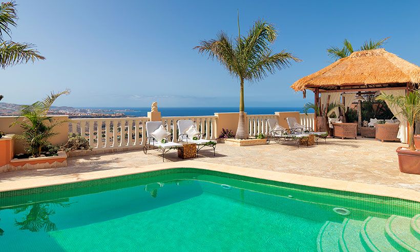 Vacaciones de lujo en una villa familiar al estilo de Nuria Roca y Ana Rosa Quintana