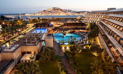 Un icono del lujo en Ibiza donde sentir que la isla gira a tu alrededor