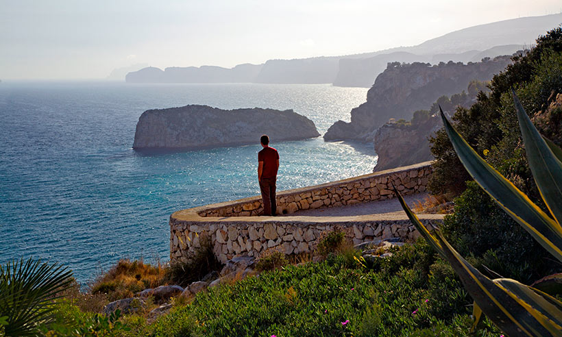 De mirador en mirador por la costa de Jávea, entre pinos, calas y acantilados