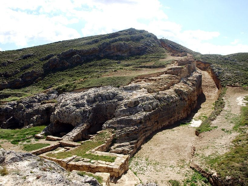 La-Rioja-yacimientos-Contrebia-Leucade-Muralla-y-foso