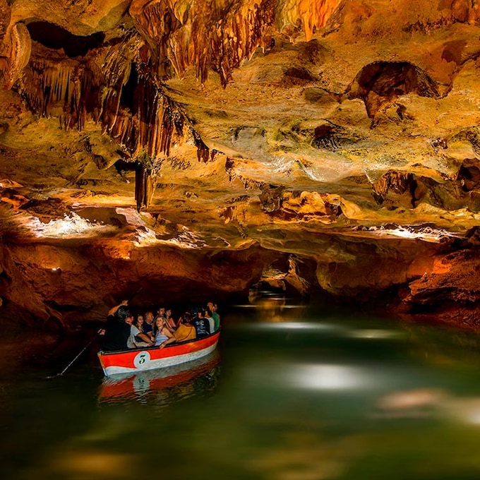 Cinco experiencias originales para vivir dentro de una cueva 