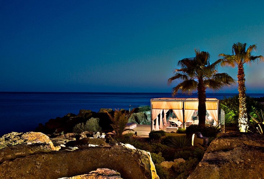 hotel-farol-cascais-Deck-on-the-rocks