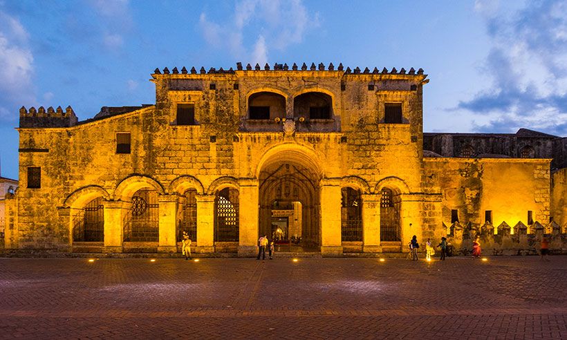 Un paseo por los rincones más bellos de Santo Domingo entre moda, color y ritmo sabrosón