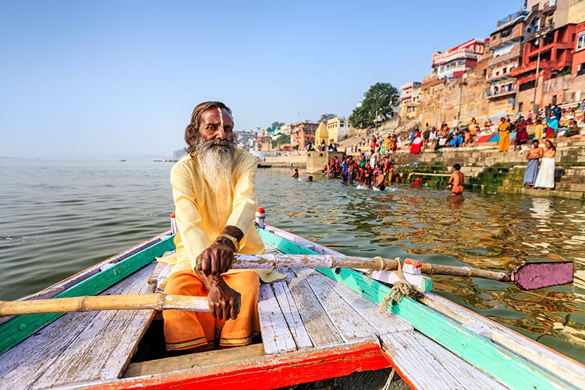 Sadhu-rio-Ganges-en-varanasi-a.jpg