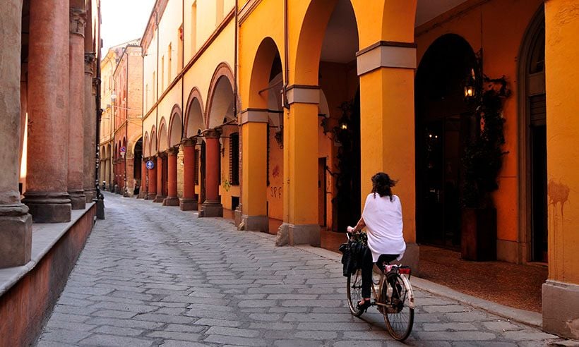 Bolonia-chica-bici