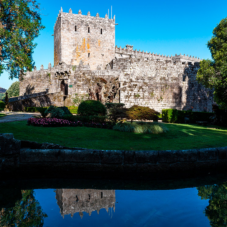 Soutomaior, un castillo perfumado por las camelias y marcando tendencia en la moda