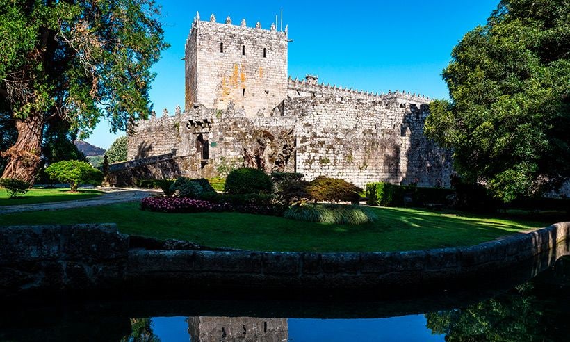 Soutomaior, un castillo perfumado por las camelias y marcando tendencia en la moda