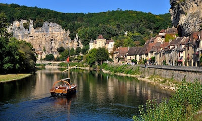 Un paseo en barca por La Roque-Gageac, para muchos el pueblo más bonito de Francia