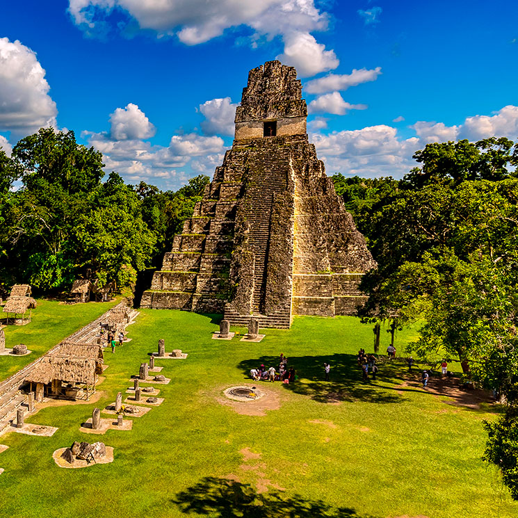 https://www.hola.com/imagenes/viajes/20190610143677/tikal-maravilla-arqueologica-maya-guatemala/0-689-456/tikal-guatemala-decubriendo-parque-arqueologico-m.jpg