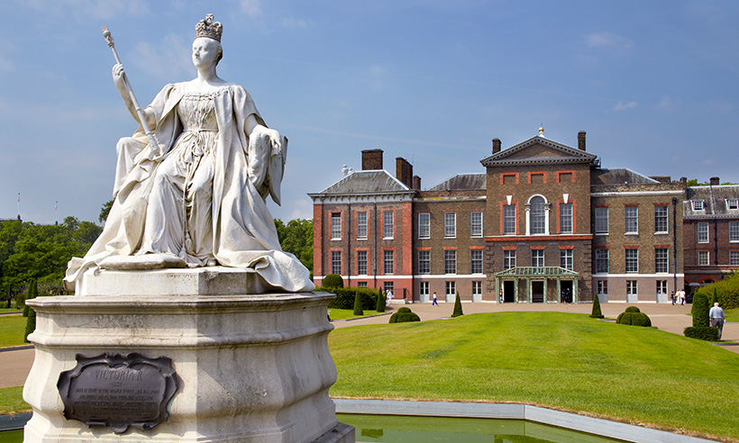 Del castillo de Balmoral a Kensington por el cumpleaños de la Reina Victoria 