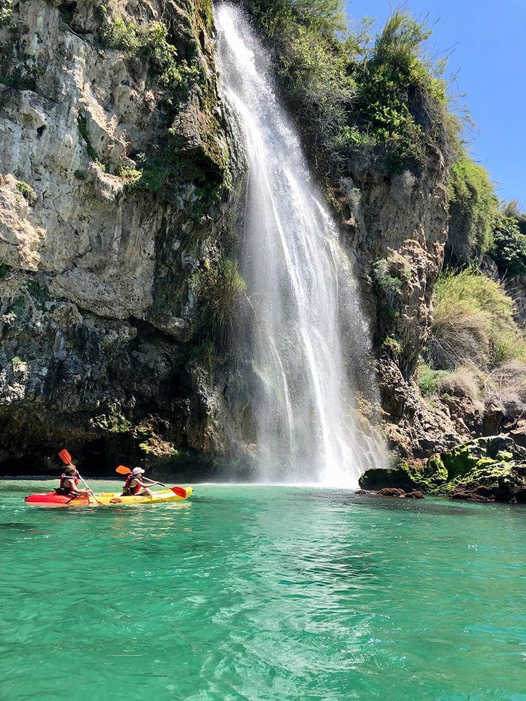 En kayak por calas de ensueño
