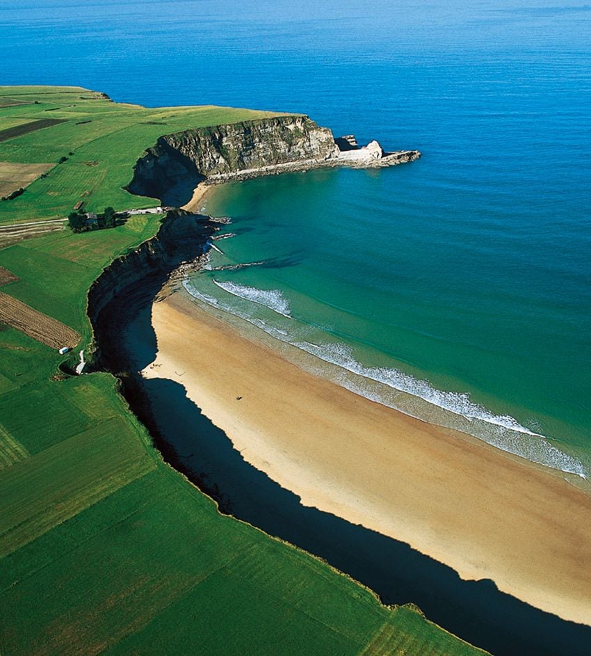 Foto de Acantilados de Bretones. en Val de San Vicente, Cantabria