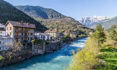 Pueblos encantadores de Huesca para disfrutar de la montaña
