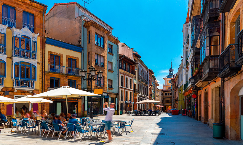 Oviedo, resumida en 1 día, para descubrirla y salir de fiesta