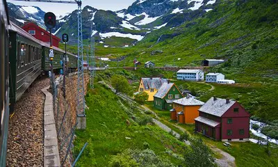El viaje en tren más bonito del mundo, por los fiordos noruegos