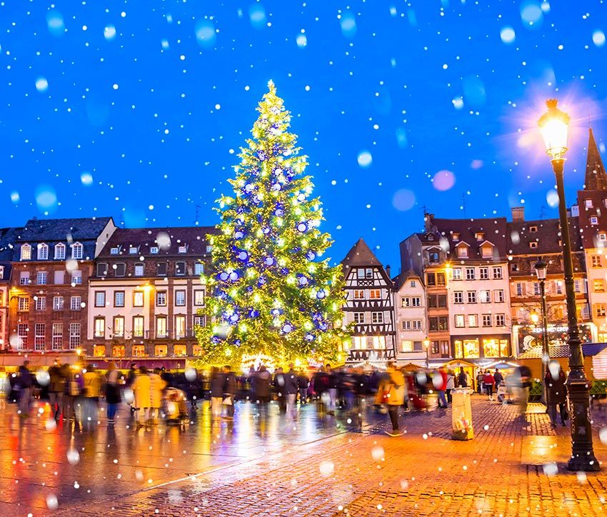 https://www.hola.com/imagenes/viajes/20191129155293/los-mercadillos-de-navidad-mas-bonitos-de-europa/0-753-203/mercadillo-navidad-estrasburgo-a.jpg