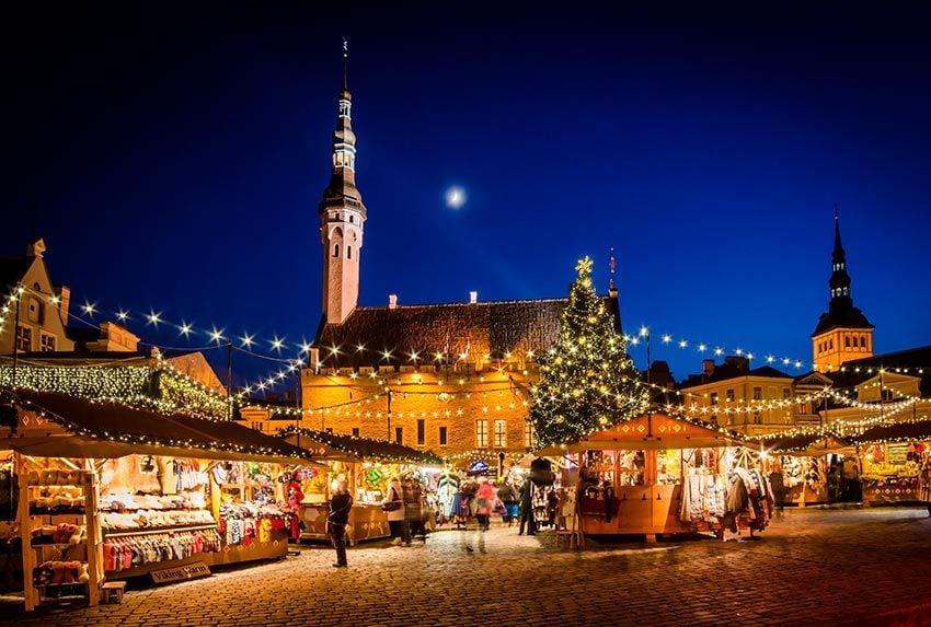 https://www.hola.com/imagenes/viajes/20191129155293/los-mercadillos-de-navidad-mas-bonitos-de-europa/0-753-209/mercadillo-navidad-tallin-a.jpg